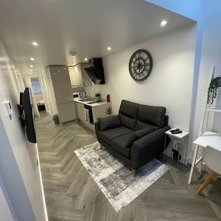 Stylish & Cosy 1 Bed Apartment Swindon Esterno foto