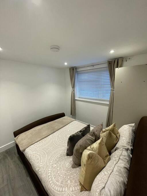 Stylish & Cosy 1 Bed Apartment Swindon Esterno foto