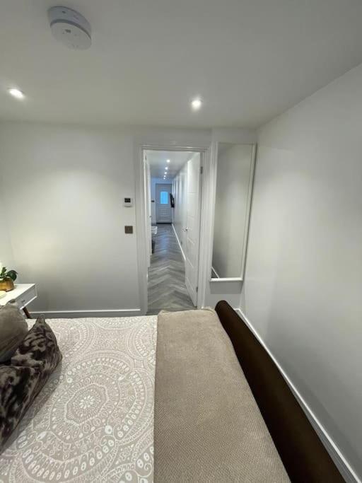 Stylish & Cosy 1 Bed Apartment Swindon Esterno foto