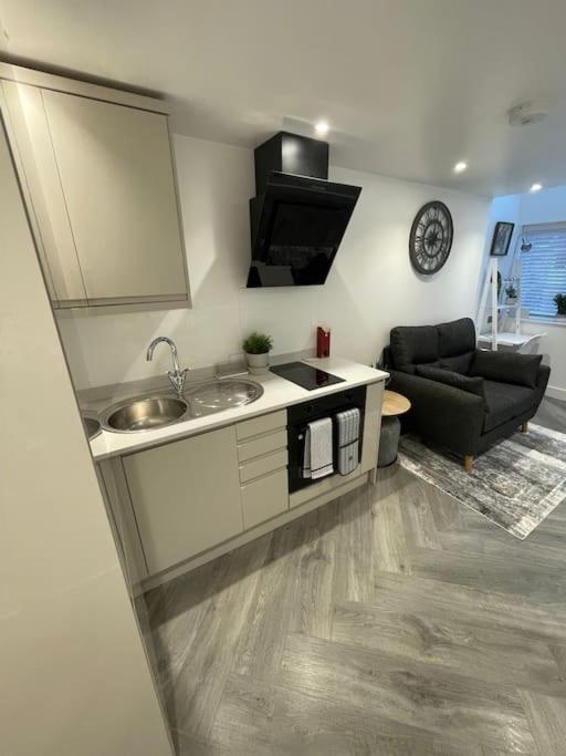 Stylish & Cosy 1 Bed Apartment Swindon Esterno foto
