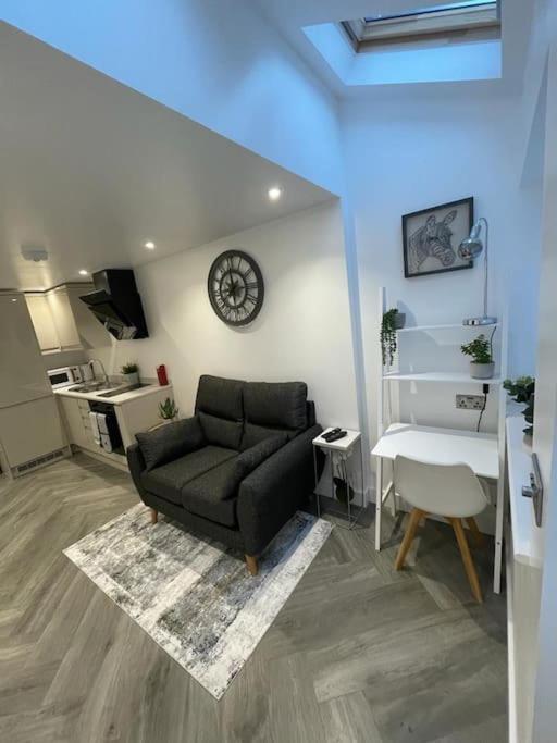Stylish & Cosy 1 Bed Apartment Swindon Esterno foto