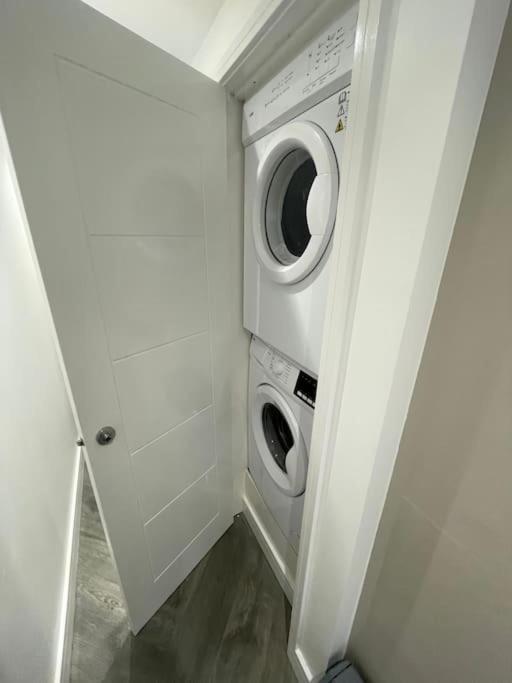 Stylish & Cosy 1 Bed Apartment Swindon Esterno foto