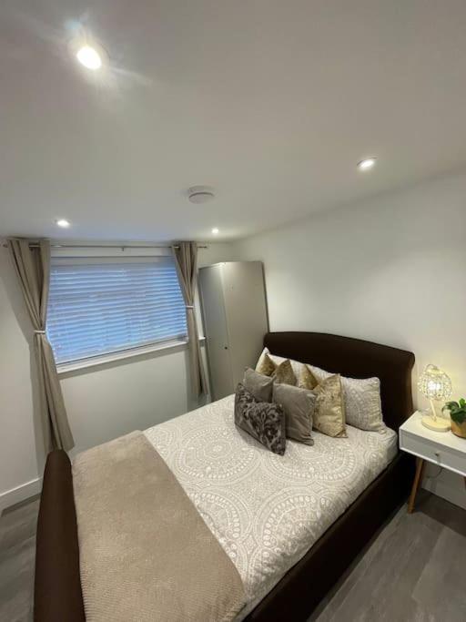 Stylish & Cosy 1 Bed Apartment Swindon Esterno foto